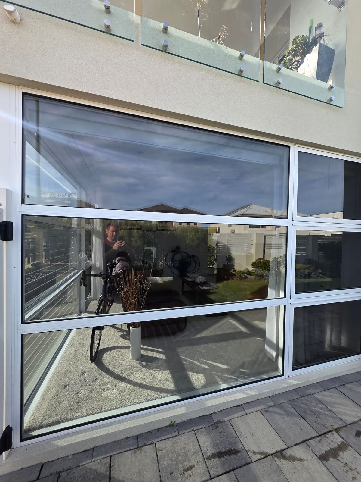 Detailed glass-cleaning result showing the finish relevant to Heathridge homes